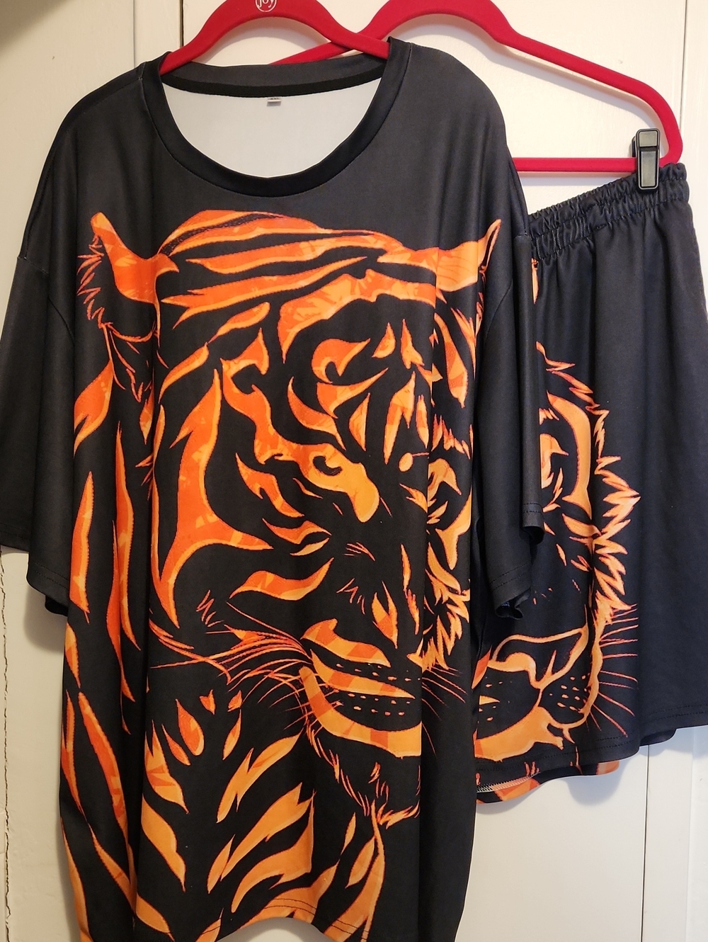 🔥Mens Black Tee & Shorts Set with Orange Tiger Graphic